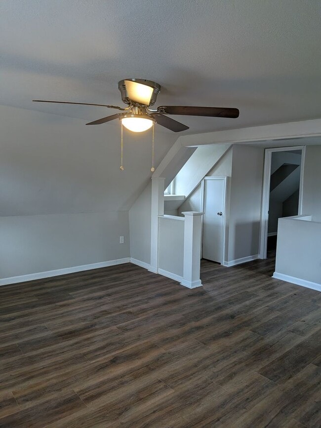 Building Photo - Cool 3 bed 2 bath House in Jeff City