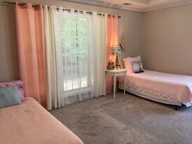 Building Photo - 215 Brookstone Point