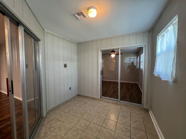 Building Photo - Charming 2-Bedroom, 2-Bathroom Home in a T...