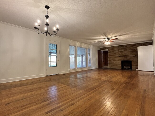Building Photo - 1301 Richland Pl