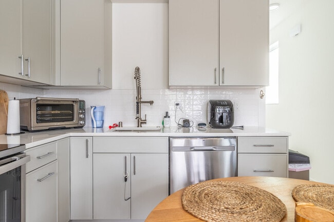 Building Photo - 5109C Phinney Ave N