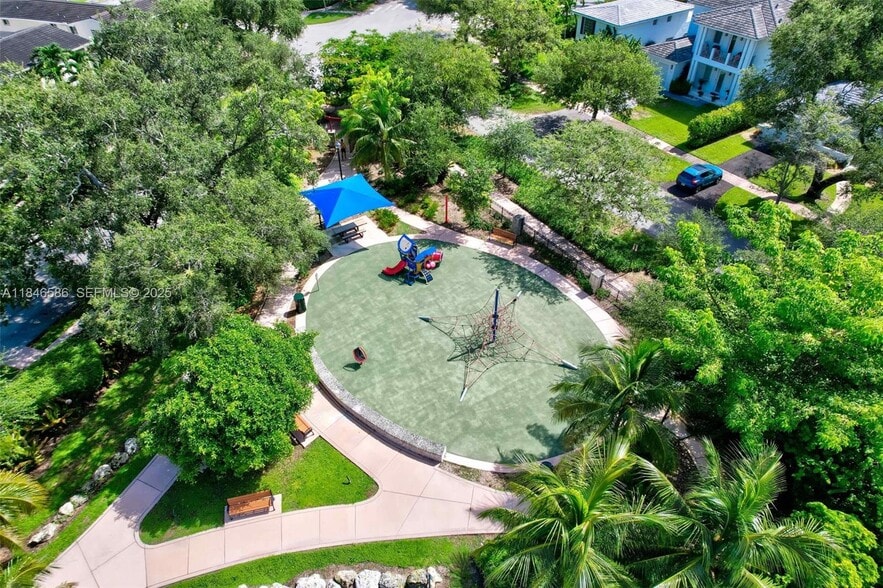 Building Photo - 539 Menendez Ave