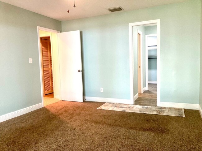 Building Photo - 2 bedroom, 2.5 bath condo in "The Islands"