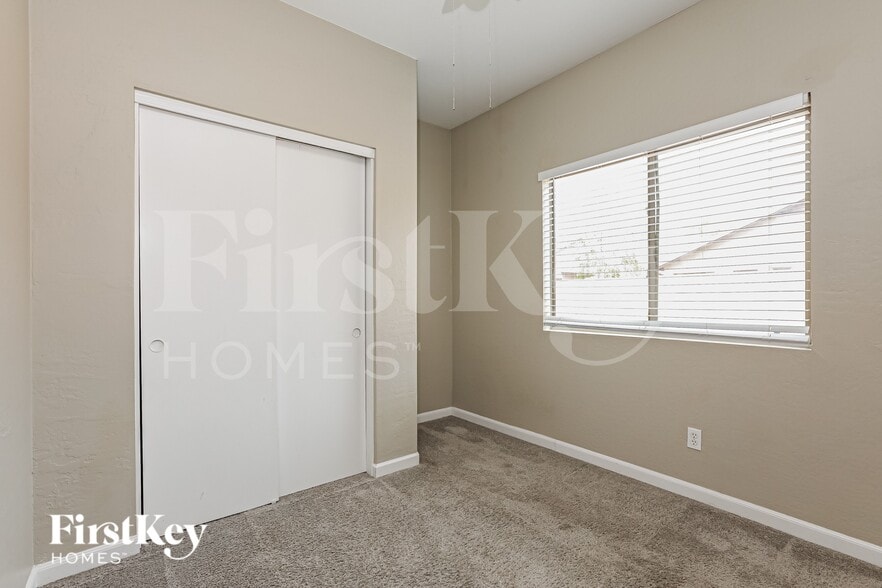 Building Photo - 2850 E Silverbell Rd