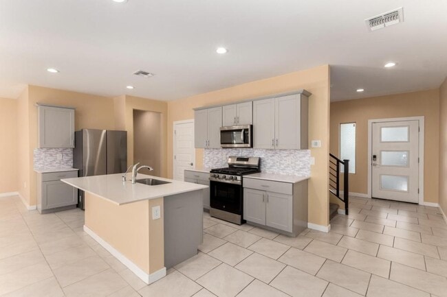 Building Photo - 12742 E Joffroy Dr