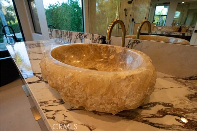 Building Photo - 17437 Oak Creek Ct