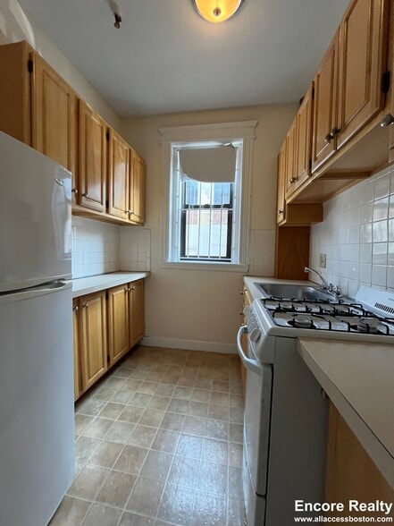 Building Photo - 1148 Commonwealth Ave