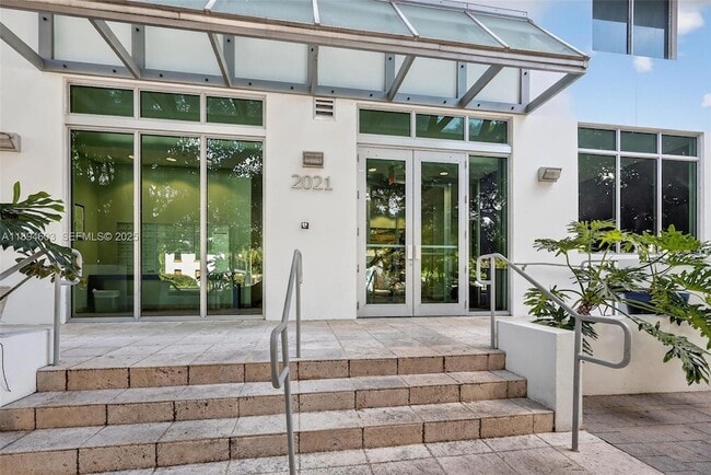 Building Photo - 2021 SW 3rd Ave