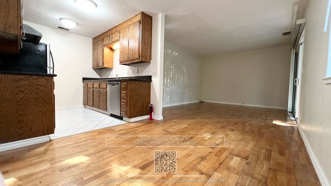 Building Photo - Centrally located 2-bedroom 1 bath condo i...