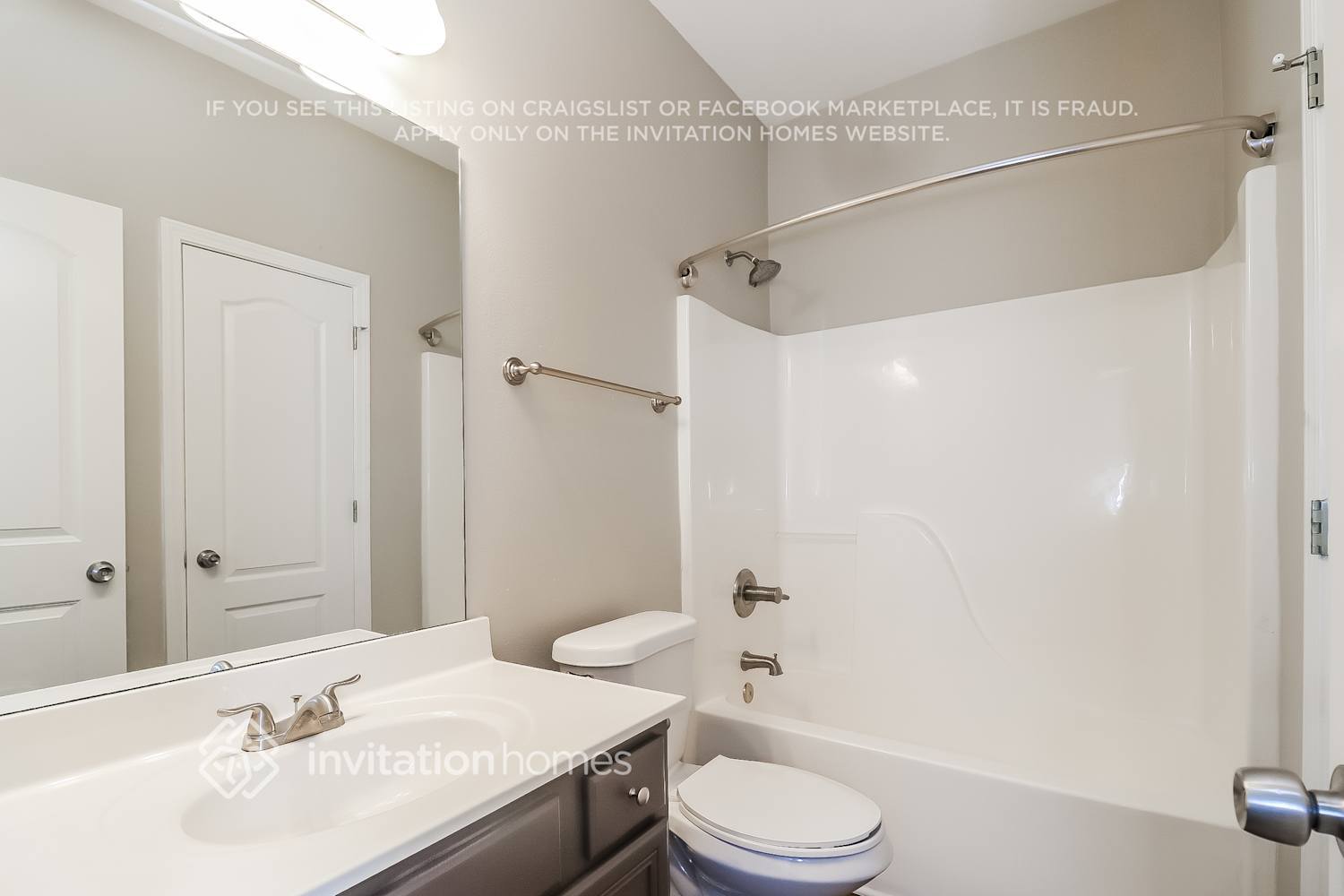 Building Photo - 5135 Blue Ash Ct