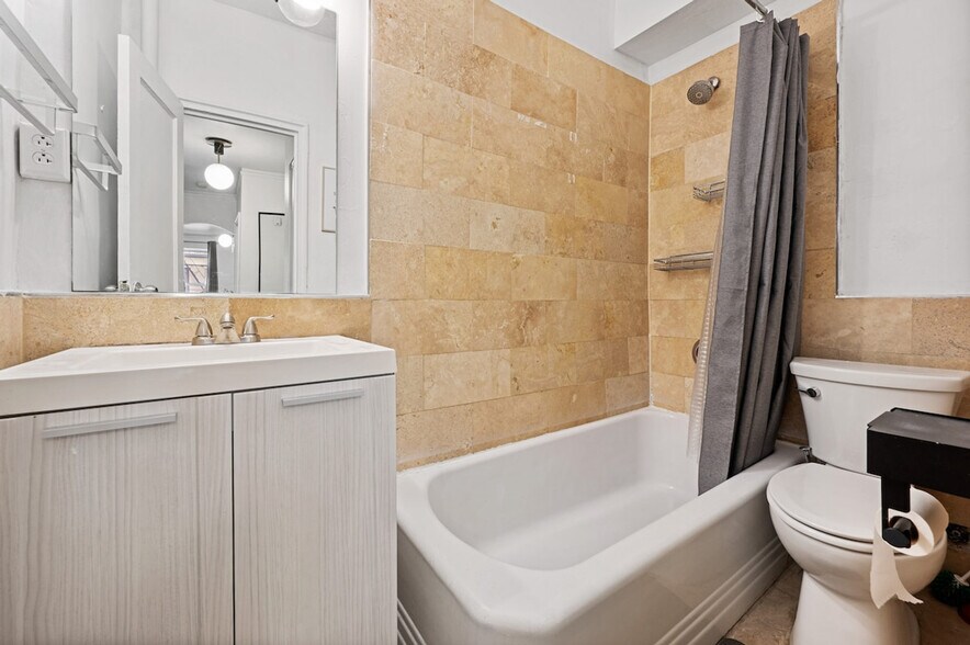 Building Photo - 343 E 51st St