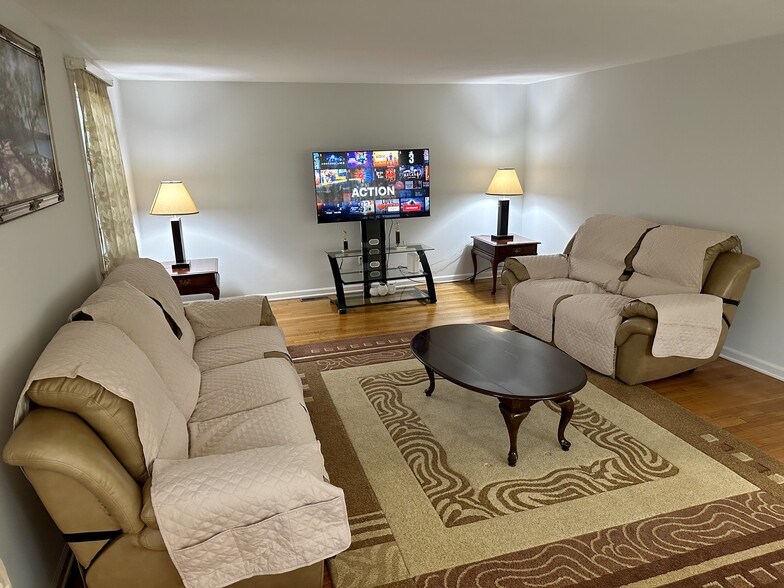 Building Photo - 160 Sunset Dr