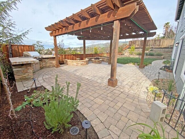 Building Photo - 6279 Skywalker Dr