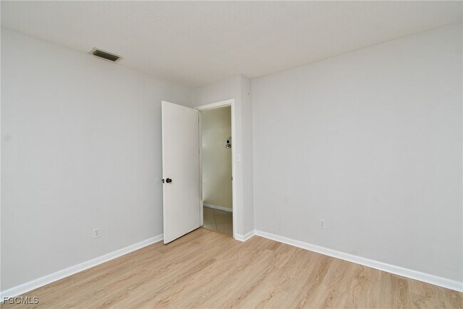 Building Photo - 349 Joel Blvd