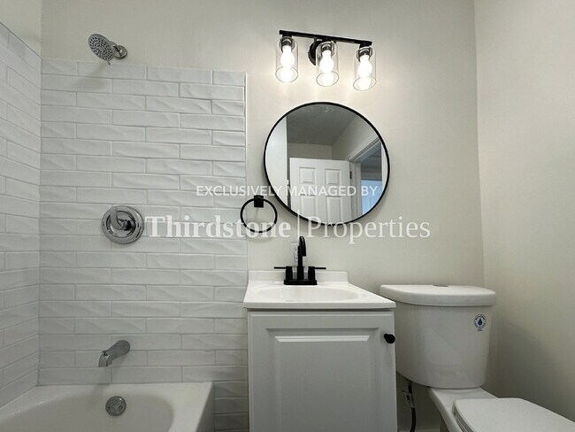 Building Photo - 1178 Murray Dr