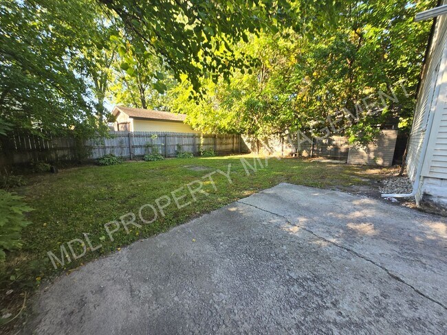 Building Photo - 414 E Haley St