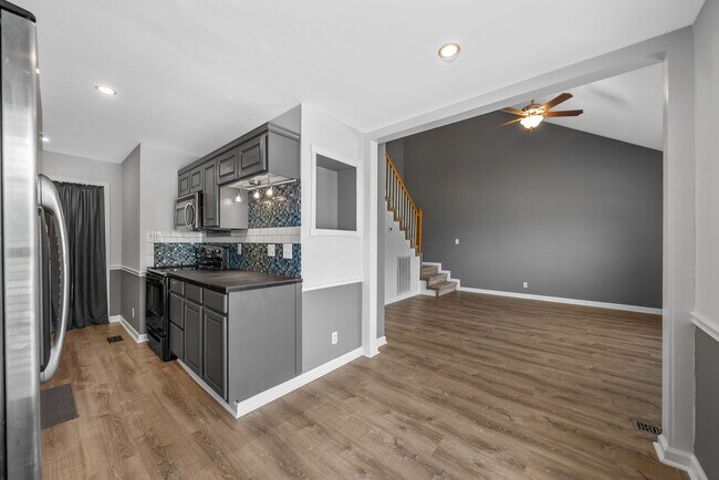 Building Photo - 443 Cranklen Cir