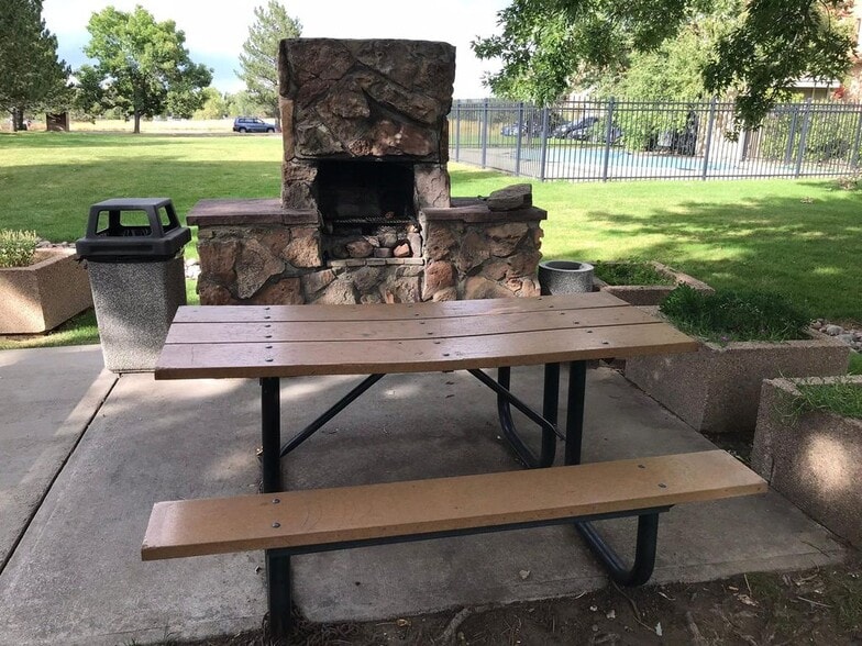BBQ Area - 3393 Madison Ave