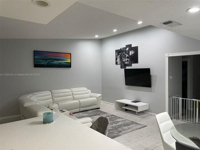 Building Photo - 980 NW 79th Terrace