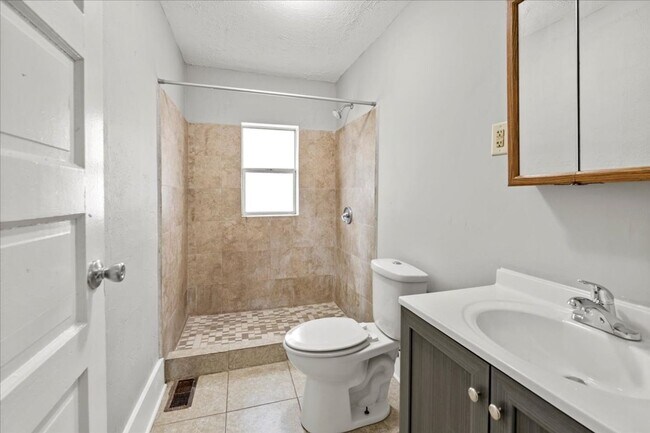 Building Photo - 1130 N Rural St