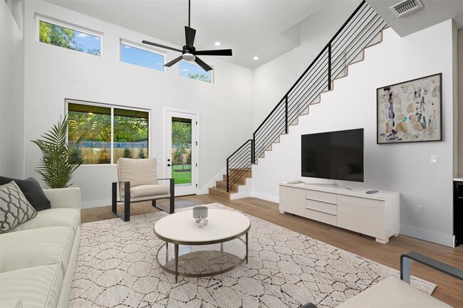 Building Photo - 407 El Paso St