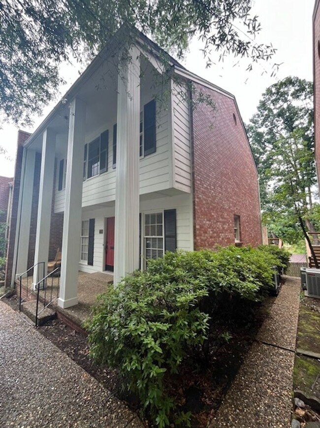 Building Photo - 2805 Foxcroft Rd