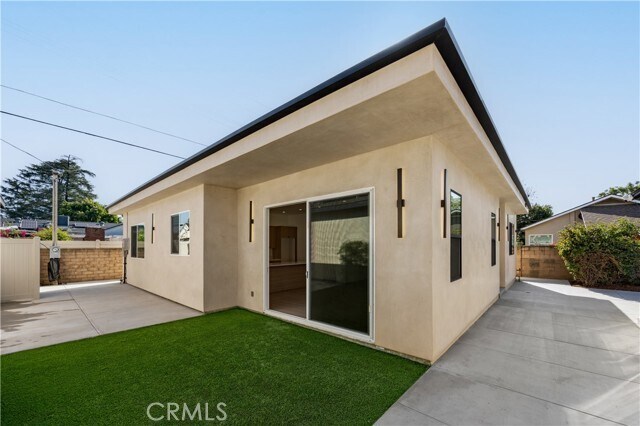 Building Photo - 6948 Amestoy Ave