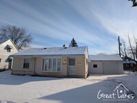 Building Photo - Cozy 2 Bedroom 1 Bathroom now available fo...