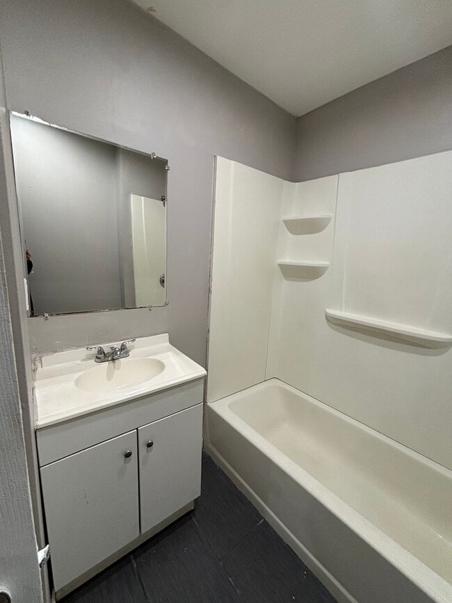 Building Photo - Beautiful renovated house in North Philade...