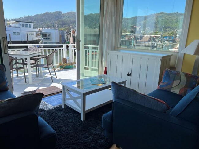 Building Photo - Adorable Sausalito Houseboat Fully Furnish...