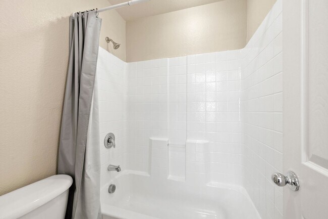 Building Photo - Mission Valley 3 Bedroom Townhome at Escal...