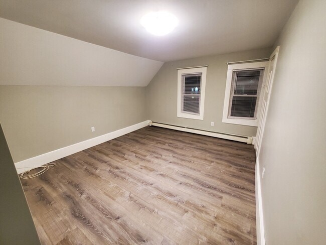 Building Photo - 392 E Center St