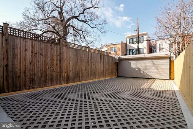 4 Car Garage - 937 R St NW