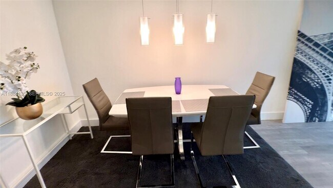 Building Photo - 1500 Bay Rd