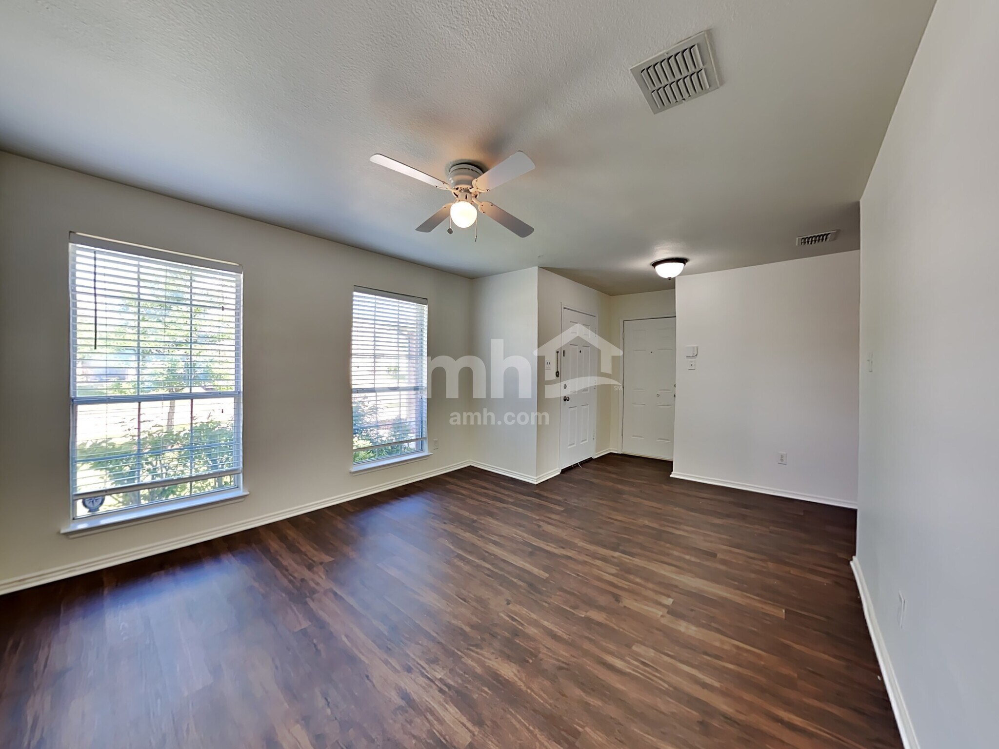 Building Photo - 617 Overton Dr