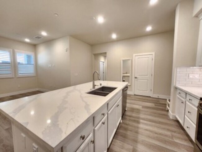 Building Photo - Upscale 2/2 Apartment in The Cannery!