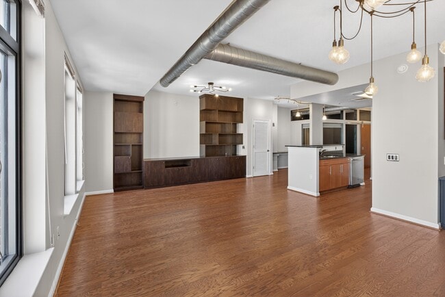 Building Photo - 1390 Kenyon St NW