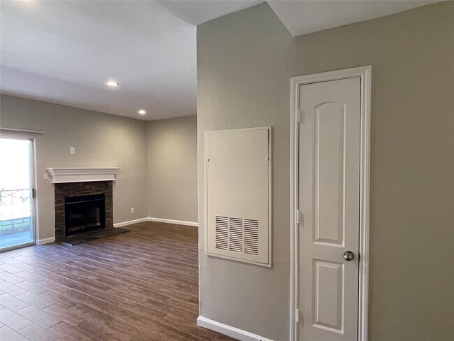 Building Photo - 6500 Harbor Town Dr