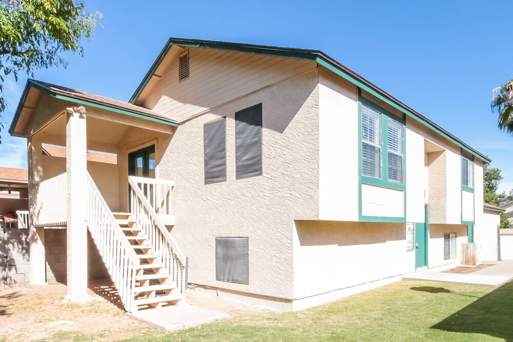 Building Photo - 921 S Val Vista Dr