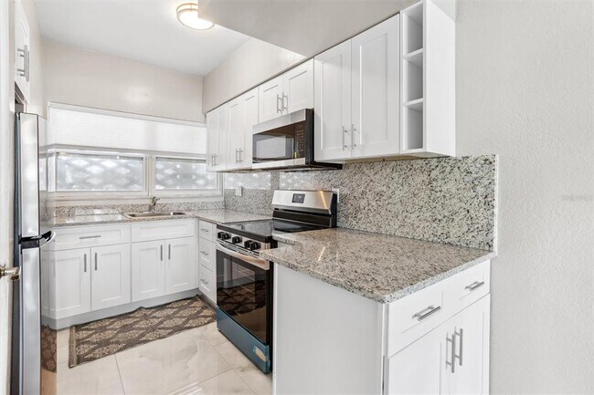 Building Photo - 7050 Sunset Way