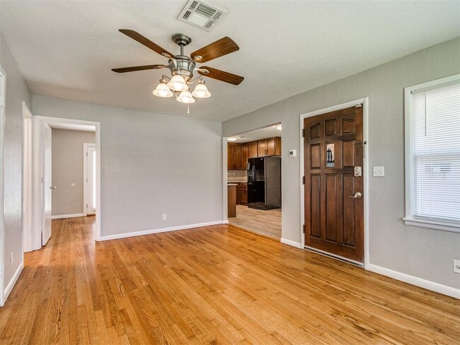 Building Photo - 710 Highland Pkwy