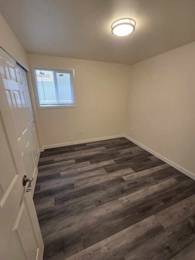 Building Photo - 2105 10th Ave W