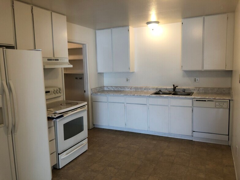 Building Photo - 2104 rosamond ave shasta lake apt 2