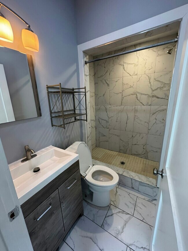 Building Photo - 1522 N Willington, Unit 2