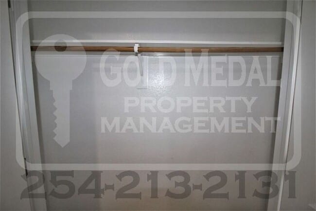 Building Photo - 4003 Cambridge Dr