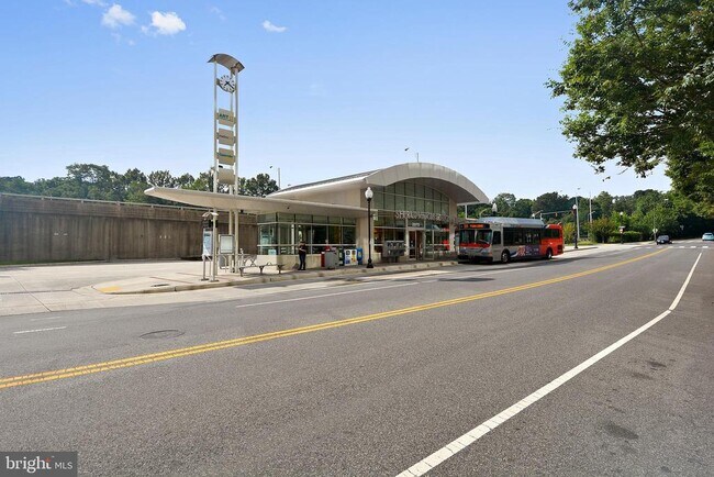 Building Photo - 2616-H S Arlington Mill Dr