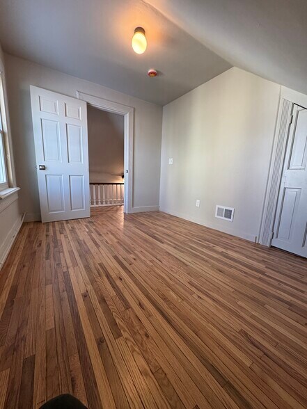 Building Photo - 923 7th St S