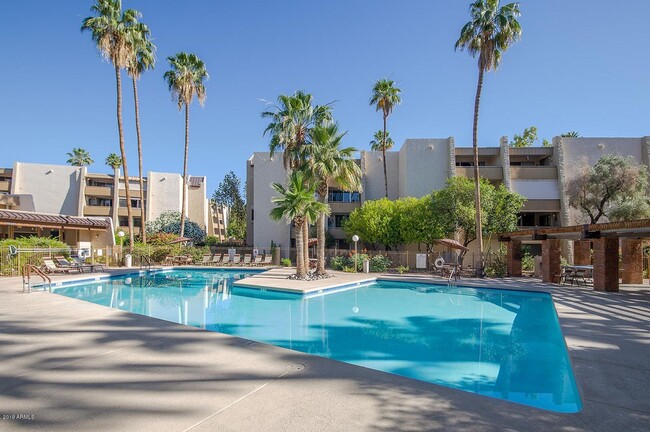 Building Photo - Beautiful 2-bedroom, 2-bathroom home nestled in the vibrant heart of Scottsdale. ALL UTILITIES IN...