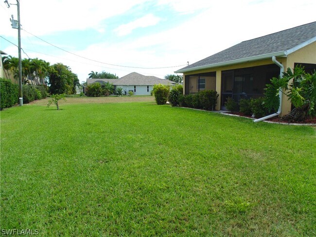 Building Photo - 4835 SW 18th Ave