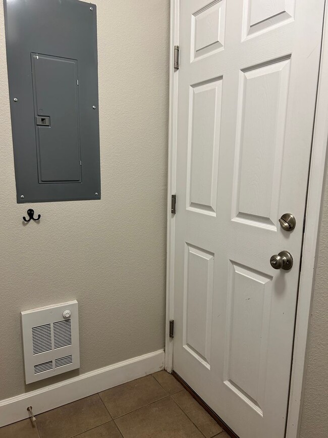Building Photo - Well Maintained Townhouse in Highlands Ranch